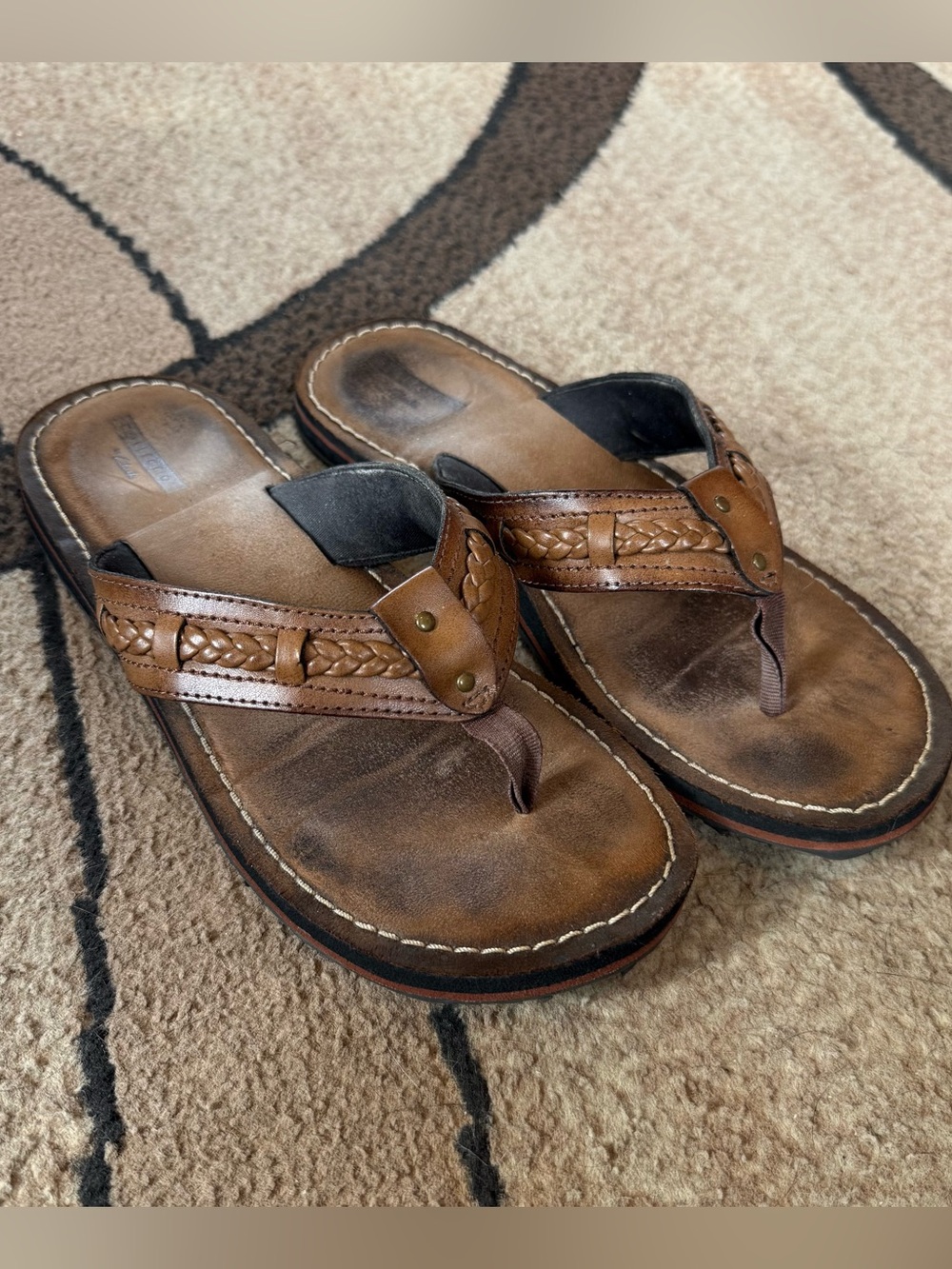 Clarks Fenner Nerice flip-flops